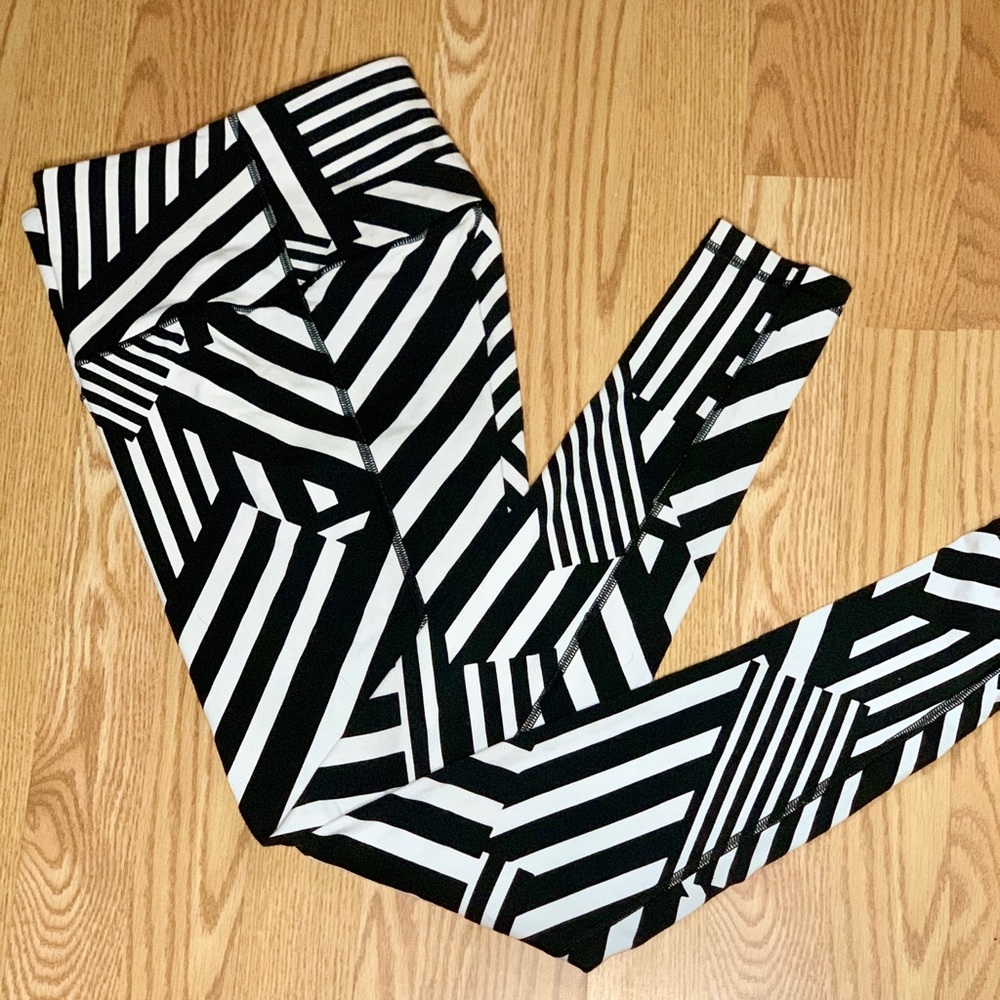 KNOCKOUT LEGGING BY VICTORIA SECRET